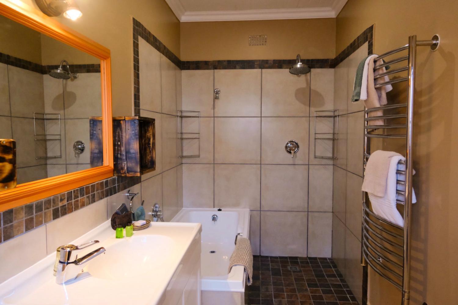 Bwhale Guest House B&B クニスナ エクステリア 写真
