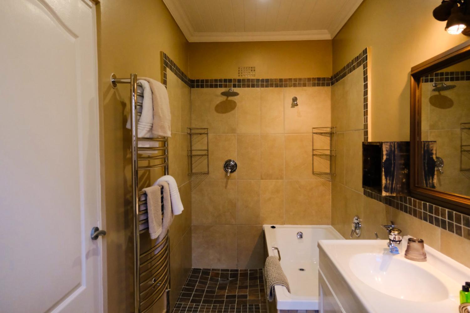 Bwhale Guest House B&B クニスナ エクステリア 写真